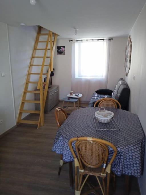 Maison Pour 2 A 4 Personnes Brassac-les-Mines エクステリア 写真