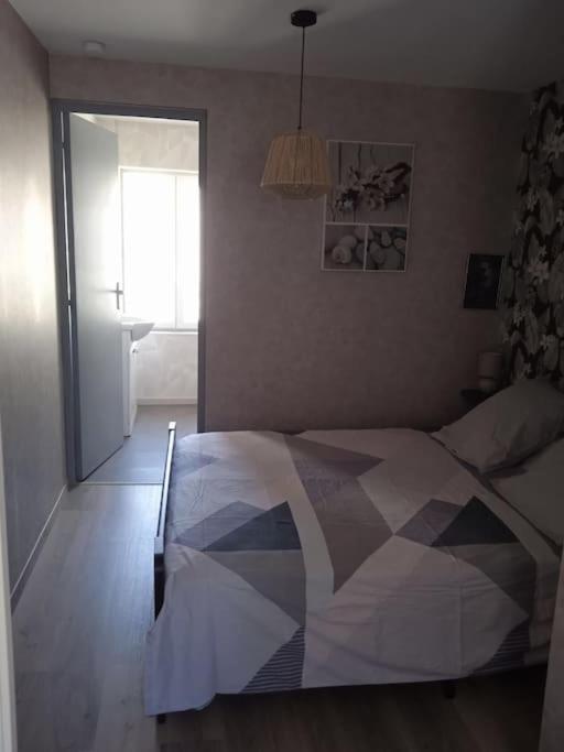 Maison Pour 2 A 4 Personnes Brassac-les-Mines エクステリア 写真